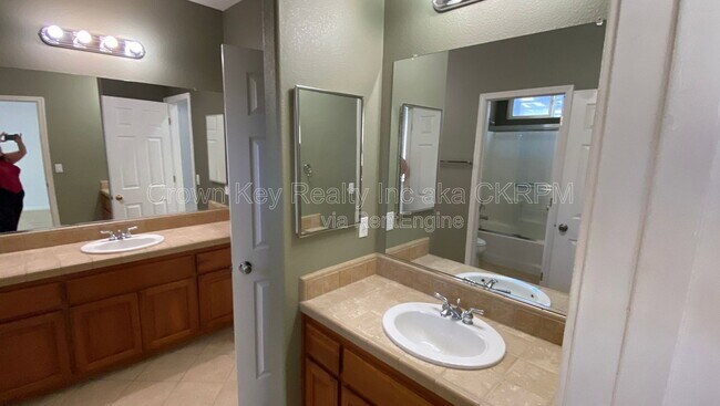 Building Photo - 1030 Eastlake Cir
