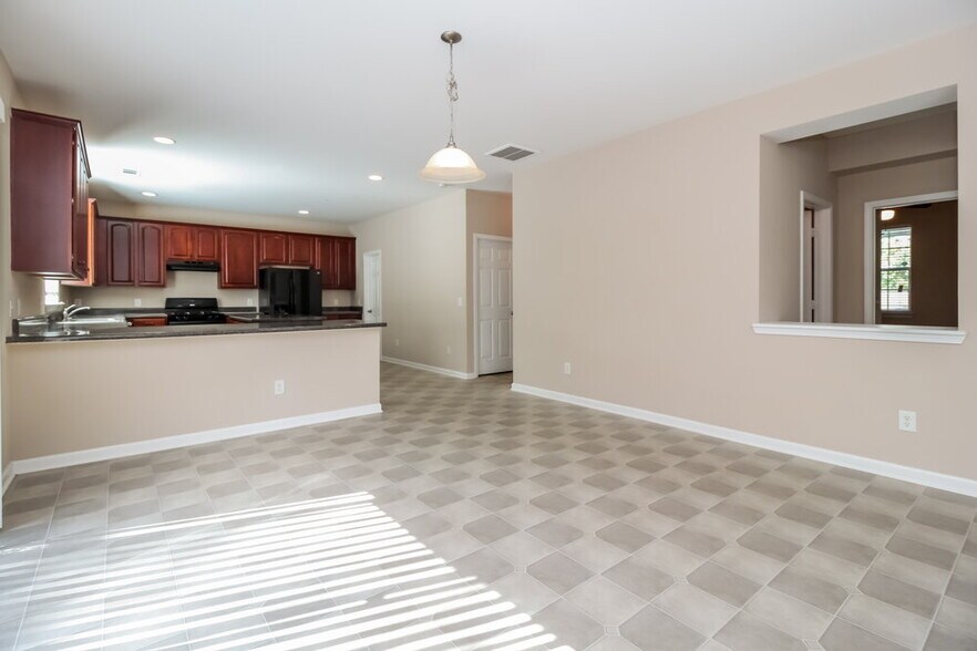 Building Photo - 2065 Cutleaf Creek Rd SE