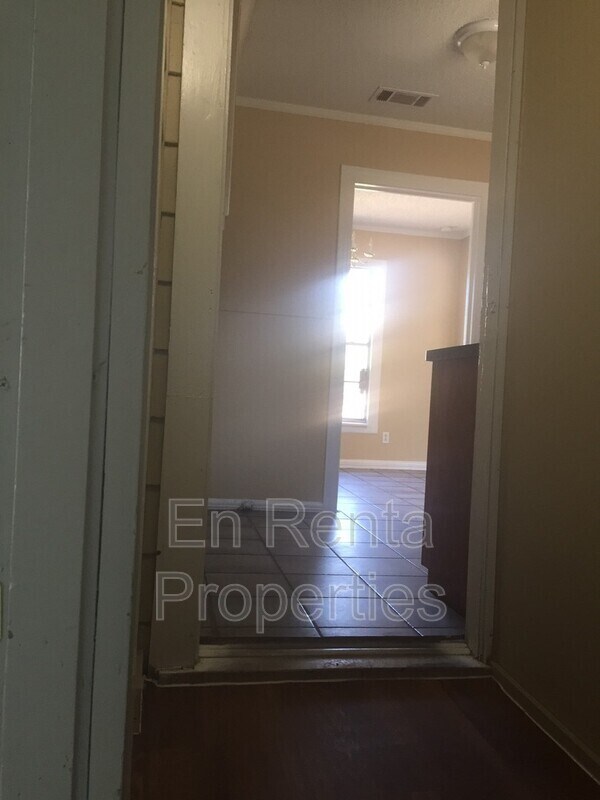 Building Photo - 601 W Beach St