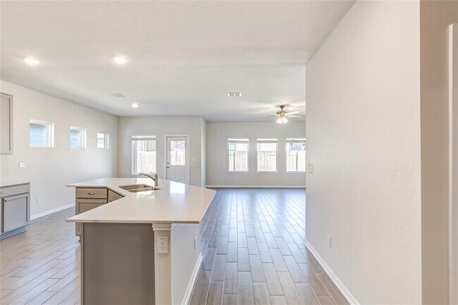 Building Photo - 141 Yellowstone Dr