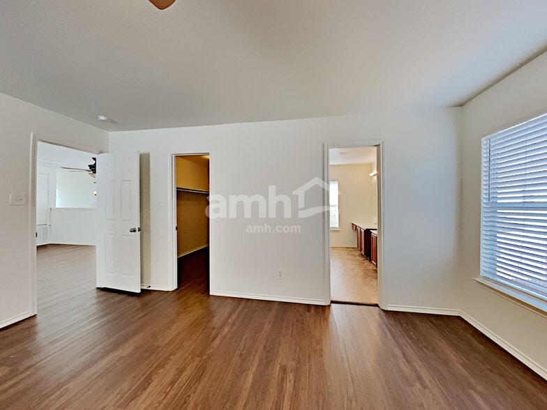 Building Photo - 742 Pinafore St
