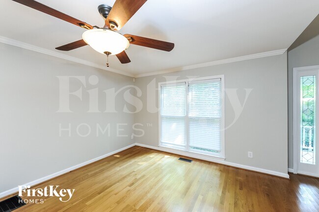 Building Photo - 6713 Thornwood Ct