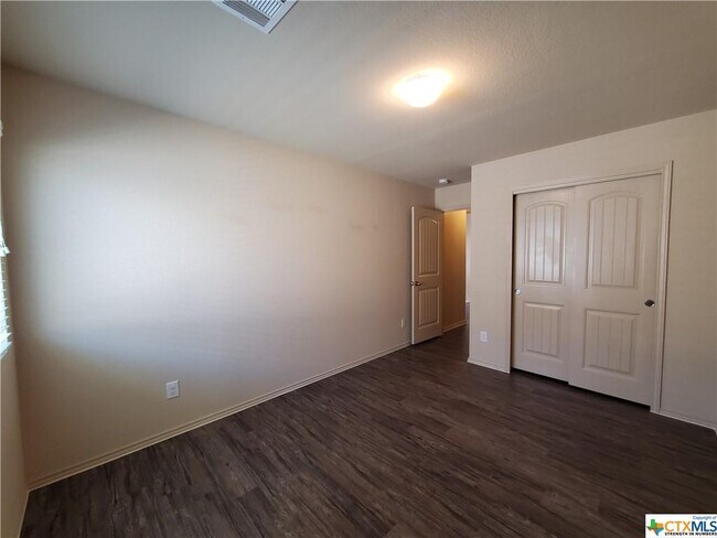 Building Photo - 1536 Gateshead Dr