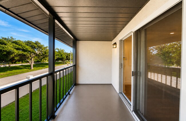 Building Photo - 428 Banana Cay Dr