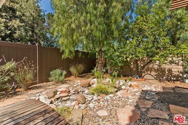 Building Photo - 4210 Lost Springs Dr