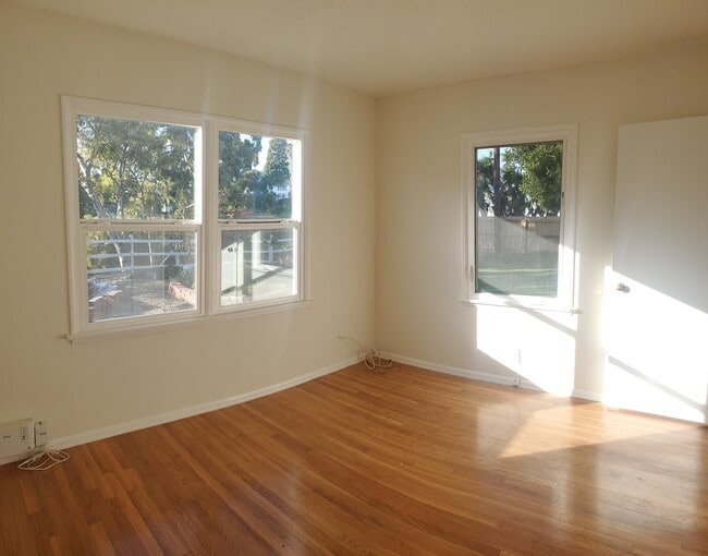Building Photo - 26541 Mazur Dr