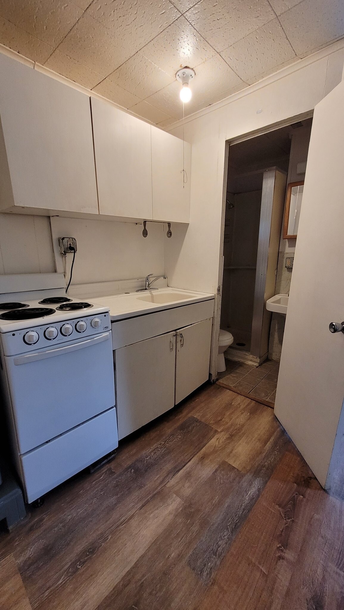 Building Photo - 1128 Hess Ave