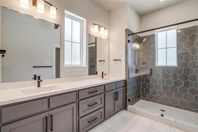 Building Photo - Stylish, Upgraded 3-bedroom, 2.5 bathroom ...