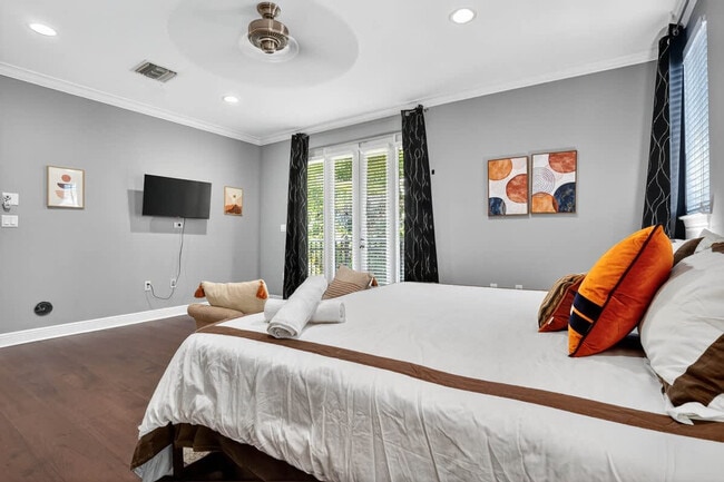 Building Photo - 1705 NE 11th St