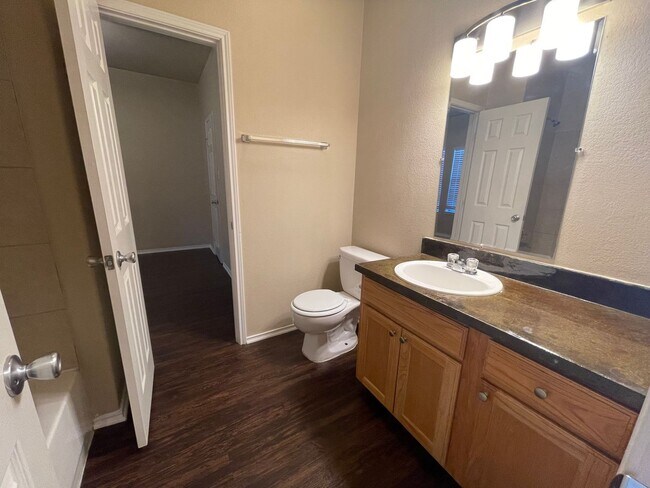 Building Photo - 105-107 Sunburst Court