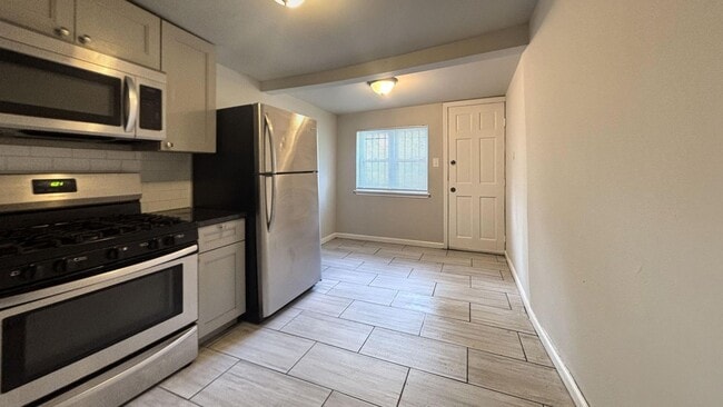 Building Photo - Modern 3-Bed, 1.5-Bath Rental with Updated Finishes
