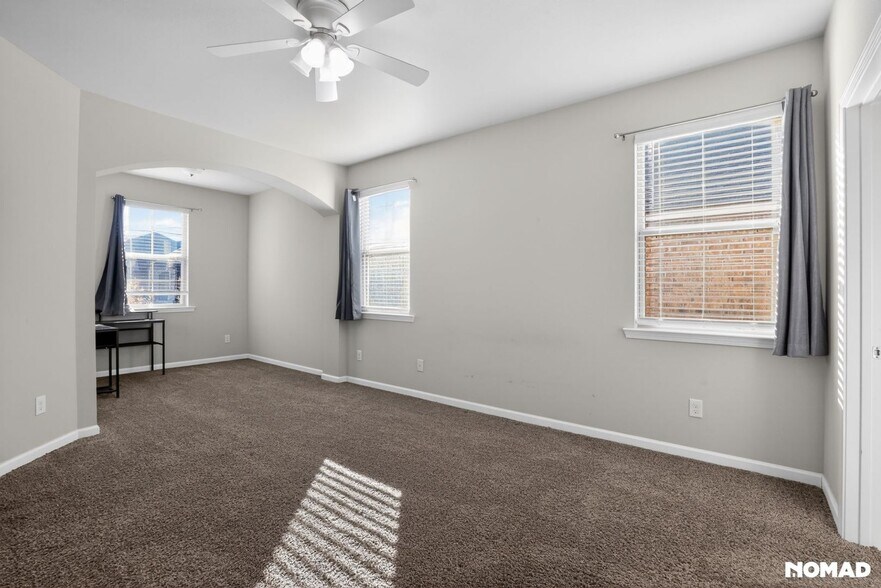 Building Photo - 3274 E Blue Heron Dr