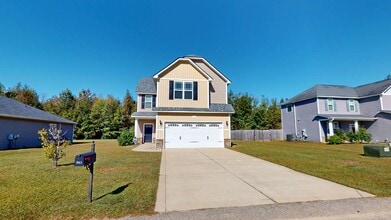 Building Photo - Stylish Two-Story in the dreamy Riverbrooke Community of Raeford!