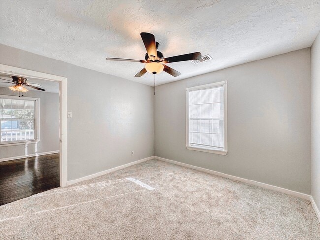 Building Photo - 6714 Dillon St