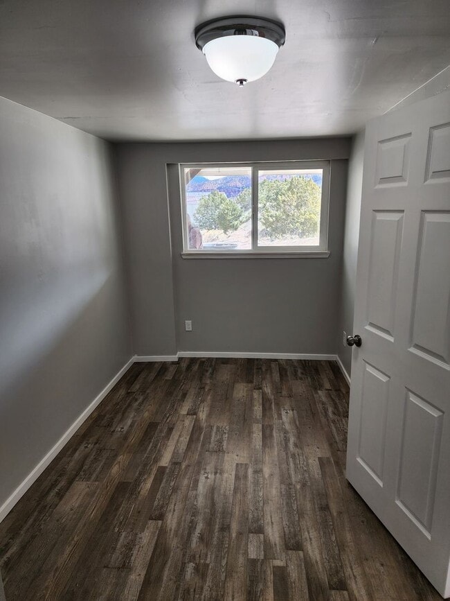 Building Photo - Charming  apartment