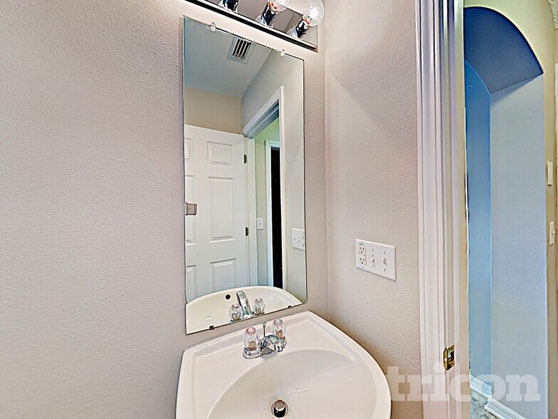 Building Photo - 13130 Fennway Ridge Dr