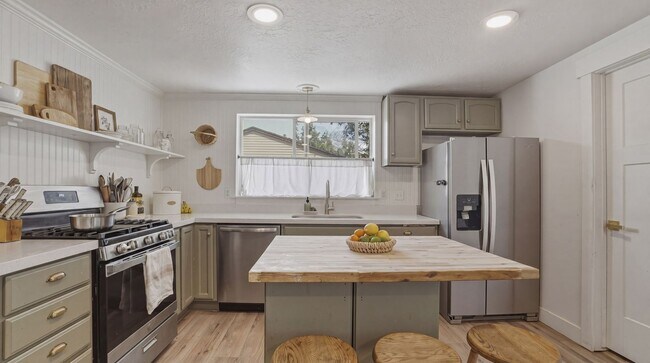 Building Photo - Charming and Quiet 3 bed Orem Home in Prime Location with Solar!!