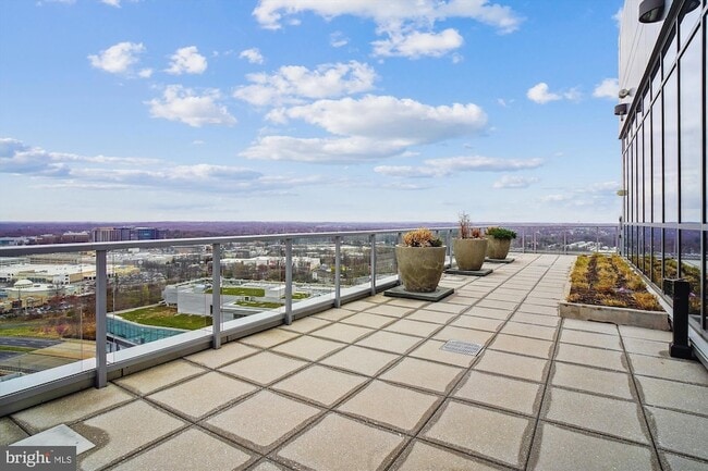 Building Photo - 930 Rose Ave