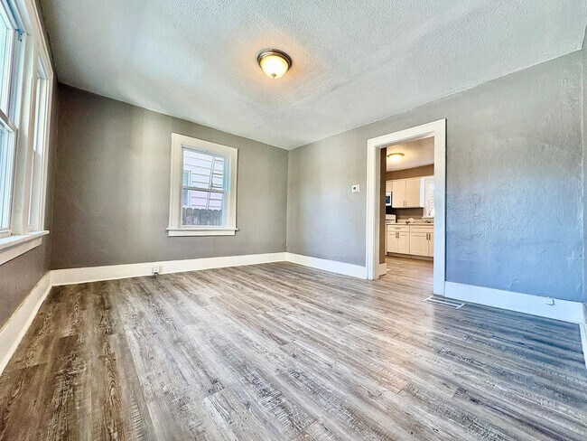 Building Photo - 1243 Portage Ave