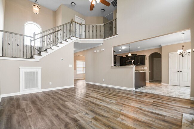 Building Photo - Pet Friendly Four Bedroom!