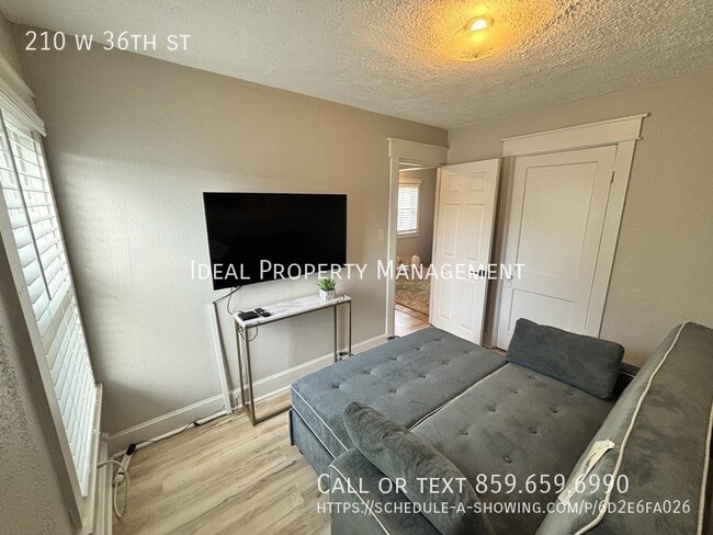 Building Photo - 210 W 36th St