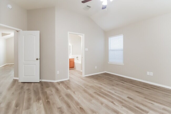 Building Photo - 7543 Summer Dale Dr