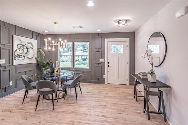 Building Photo - 605 Blake Ave SE