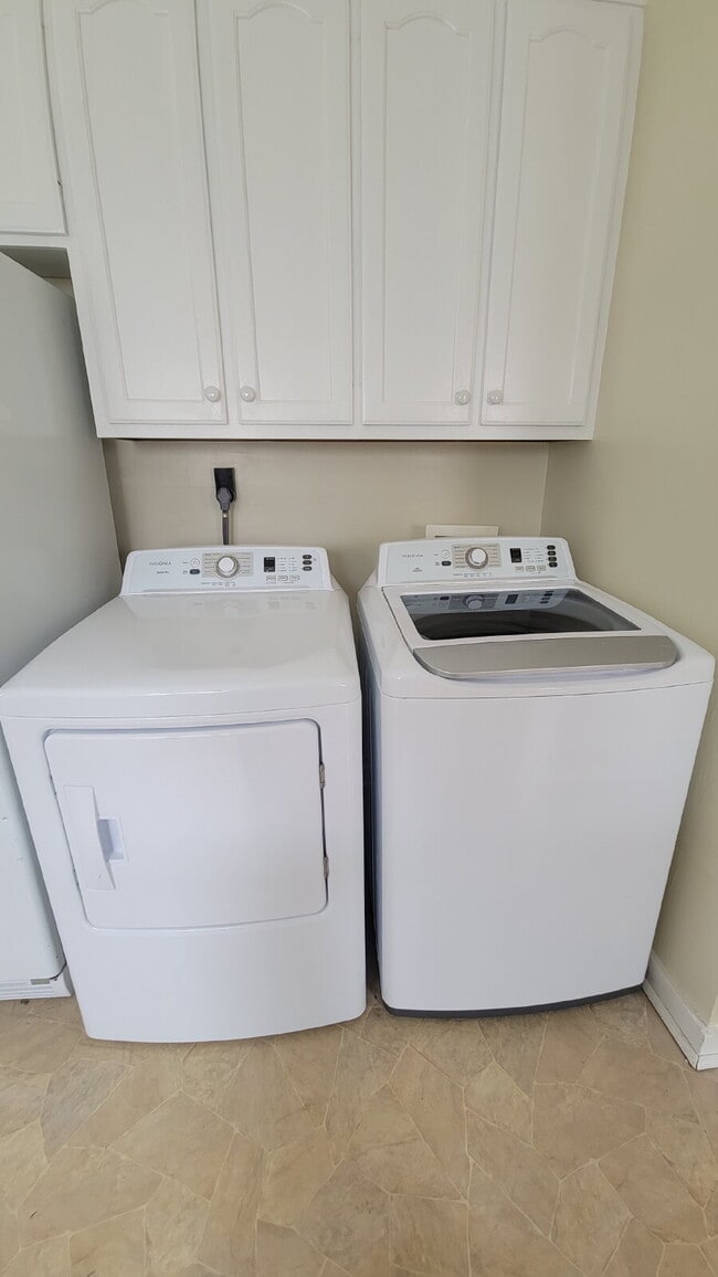 Building Photo - $500 off one month with 18 month lease.  "...