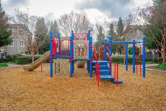 Building Photo - COMING SOON! | $3,700 / 3BR GORGEOUS CENTRAL FREMONT TOWNHOME IN PARKMONT | Photos shown are of a...