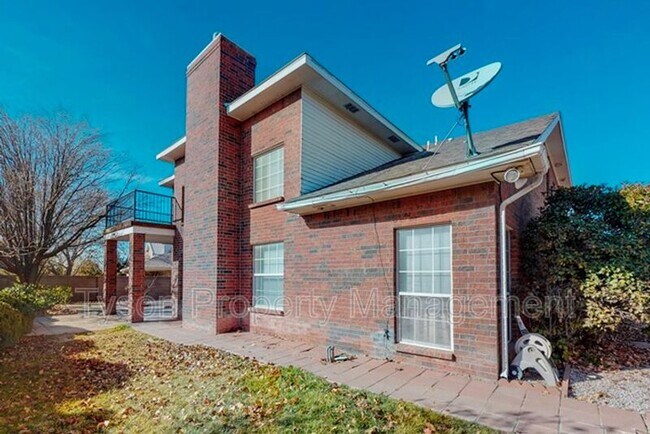 Building Photo - 6916 La Merida Ave NE