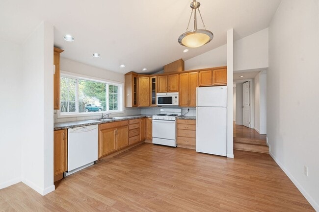 Building Photo - 6830 SE 50th Ave