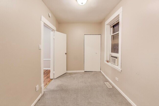 Building Photo - 1131 W Taylor St