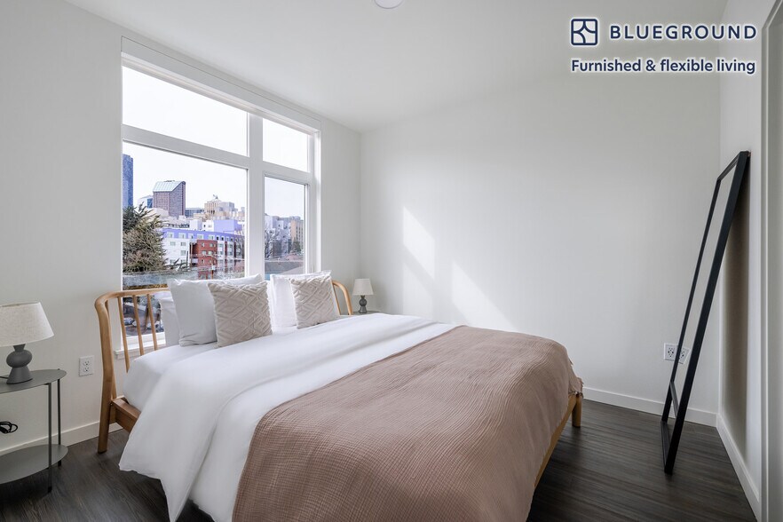 Building Photo - 1000 E Yesler Wy