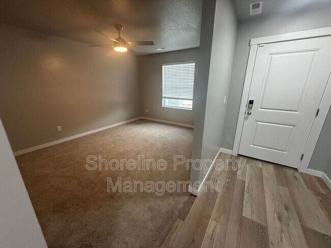 Building Photo - 973 S Nautilus Ave