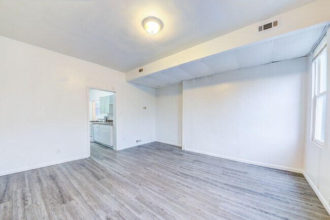 Building Photo - 2400 Mission St