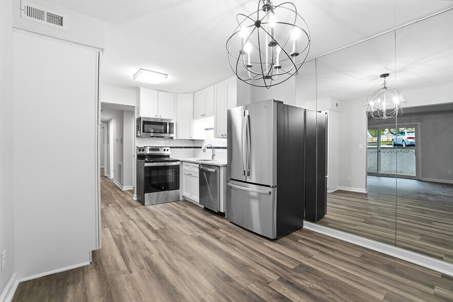 Building Photo - 9760 Bunker Hill Ln