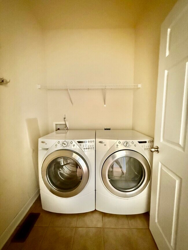 Building Photo - 410 Harkness Cir