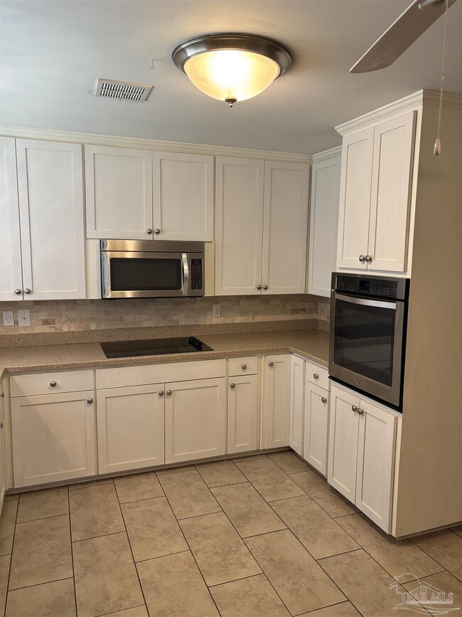 Building Photo - 301 Teakwood Cir