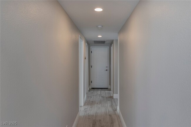 Building Photo - 2510 Putting Green Dr
