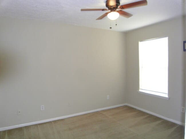 Building Photo - 2011 Spenwick Dr