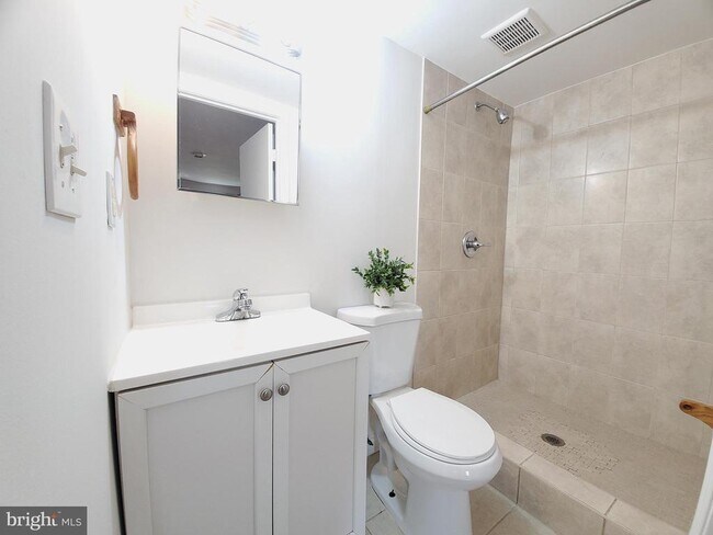 Building Photo - 702 W Edmonston Dr