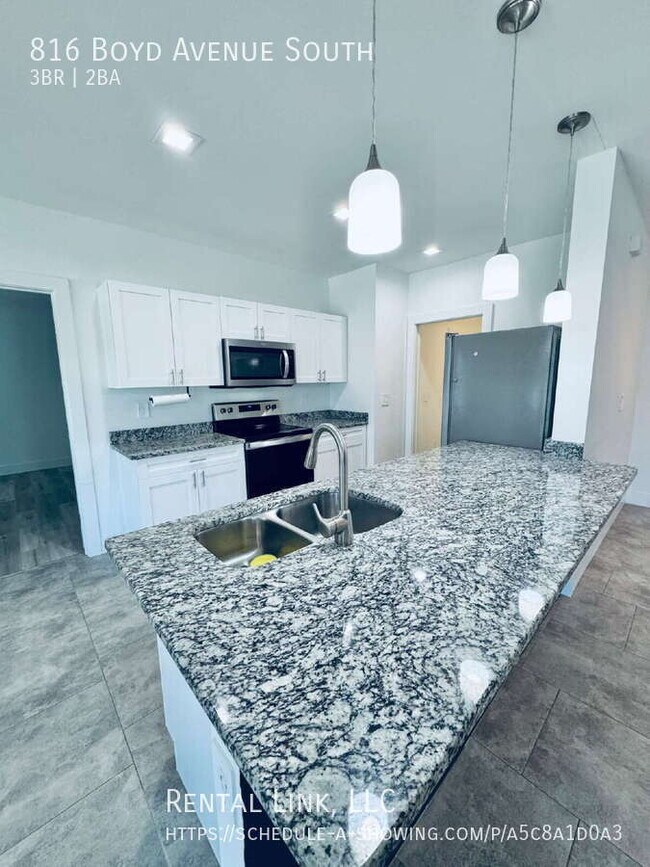 Building Photo - 816 Boyd Ave S