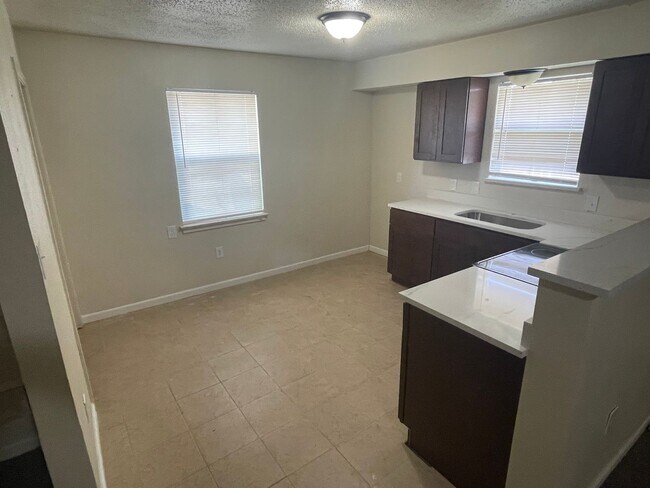 Building Photo - 3 Bedroom House in Carrollton, TX (Fully R...