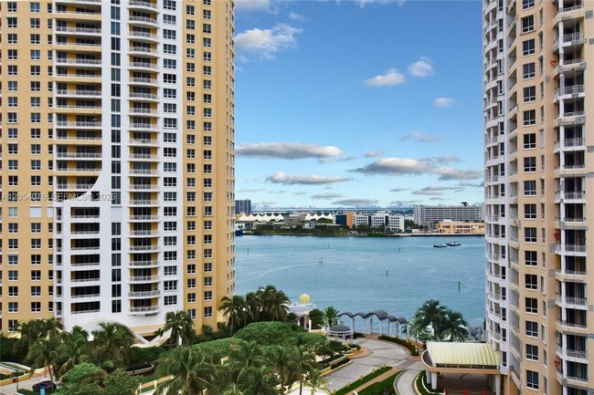Building Photo - 540 Brickell Key Dr