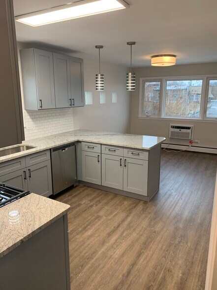 Building Photo - 5861 W Gunnison St