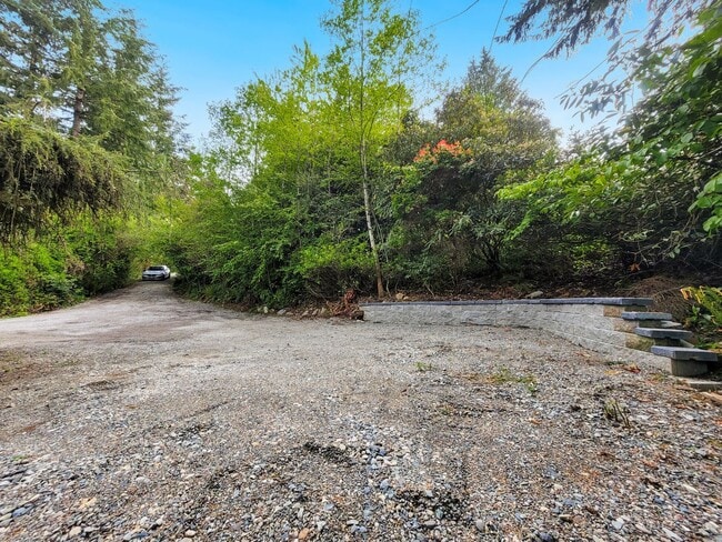 Building Photo - Vintage architectural home looking over Seattle and Bellevue metropolitan skyline.