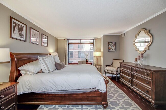 Building Photo - 700 1st St