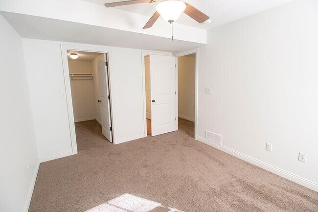 Building Photo - 4612 Dehaven Dr