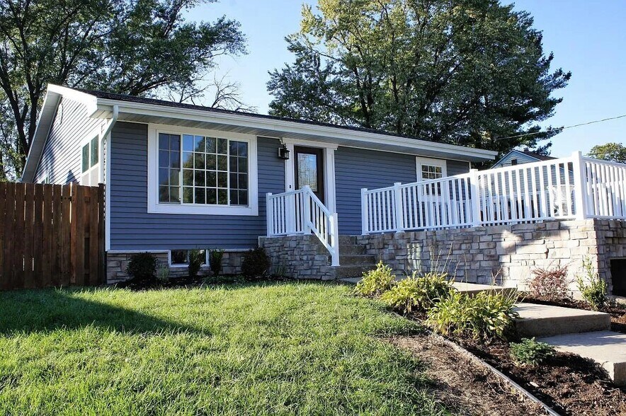 Building Photo - 4213 Riverview Dr