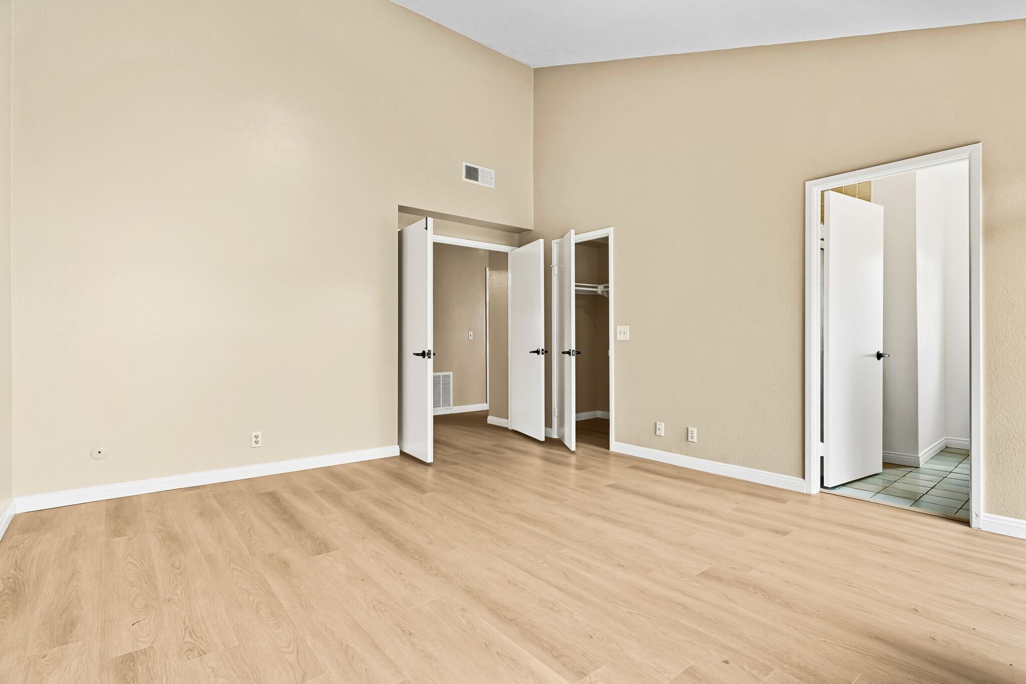 Building Photo - 8246 Caminito Modena